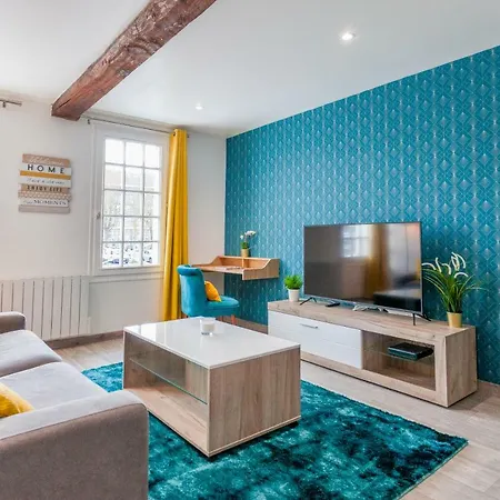 Le Quai Amienois - Nid Douillet Moderne Face A La Cathedrale * Амьен