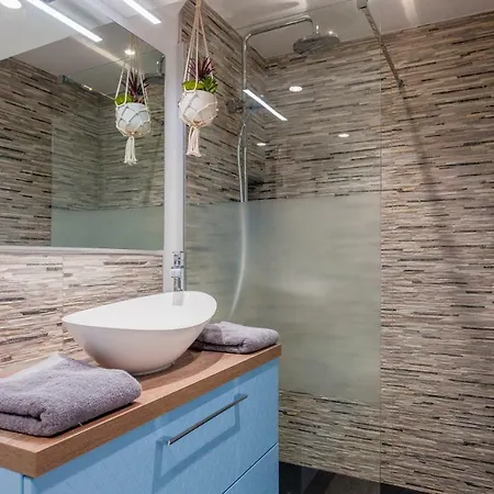 Le Quai Amienois - Nid Douillet Moderne Face A La Cathedrale *