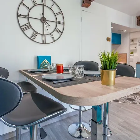 Le Quai Amienois - Nid Douillet Moderne Face A La Cathedrale